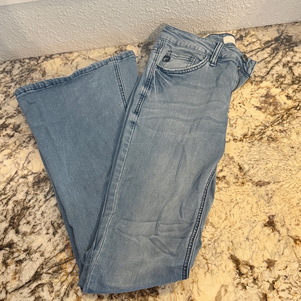 KanCan bell bottom jeans, damage free excellent condition. Size 7/27
